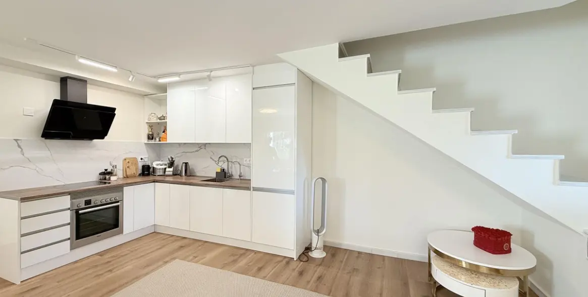 Short-term rent of townhouse in New Golden Mile 6
