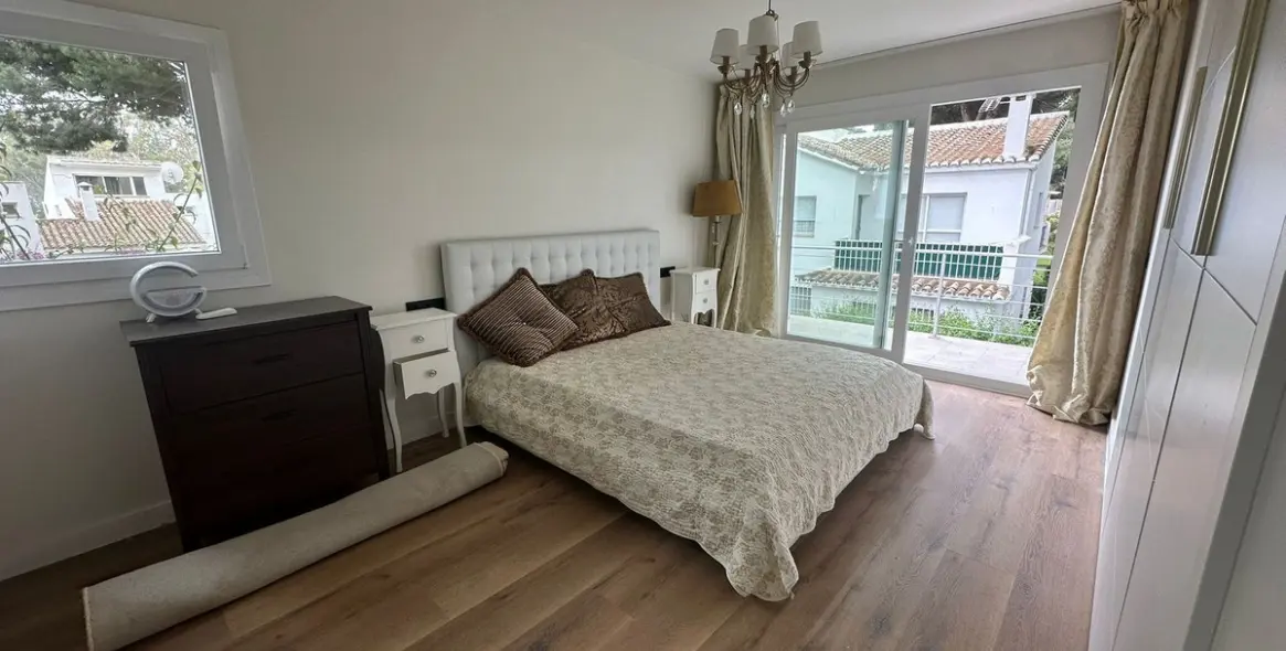 Short-term rent of townhouse in New Golden Mile 8