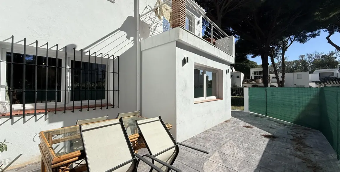 Short-term rent of townhouse in New Golden Mile 12