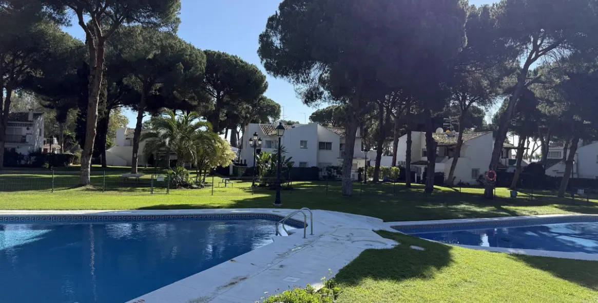 Short-term rent of townhouse in New Golden Mile 15