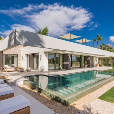 Venta de villa independiente en Nueva Andalucía