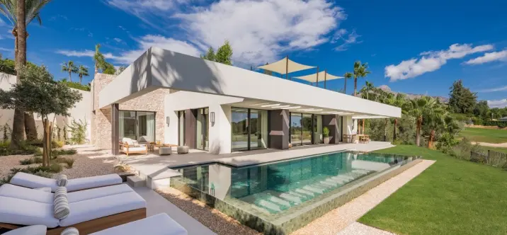 Venta de villa independiente en Nueva Andalucía 0