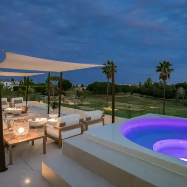 Venta de villa independiente en Nueva Andalucía