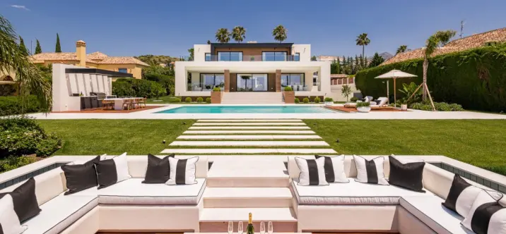 Venta de villa independiente en Nueva Andalucía 0