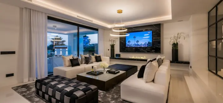 Venta de villa independiente en Nueva Andalucía 1