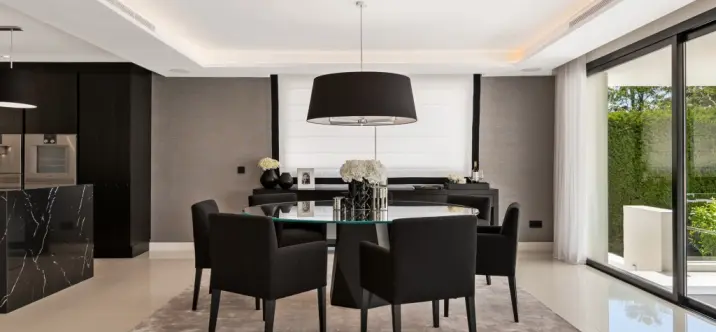 Venta de villa independiente en Nueva Andalucía 3