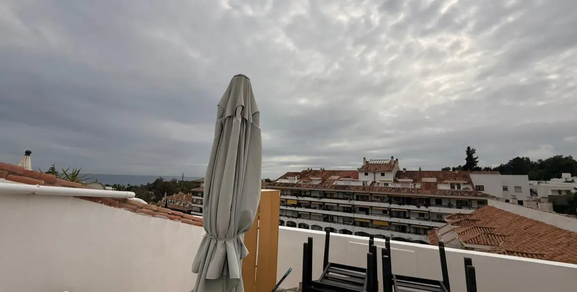 Sale of penthouse in The Golden Mile 4