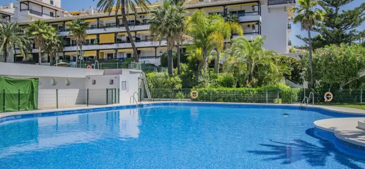 Sale of penthouse in The Golden Mile 4