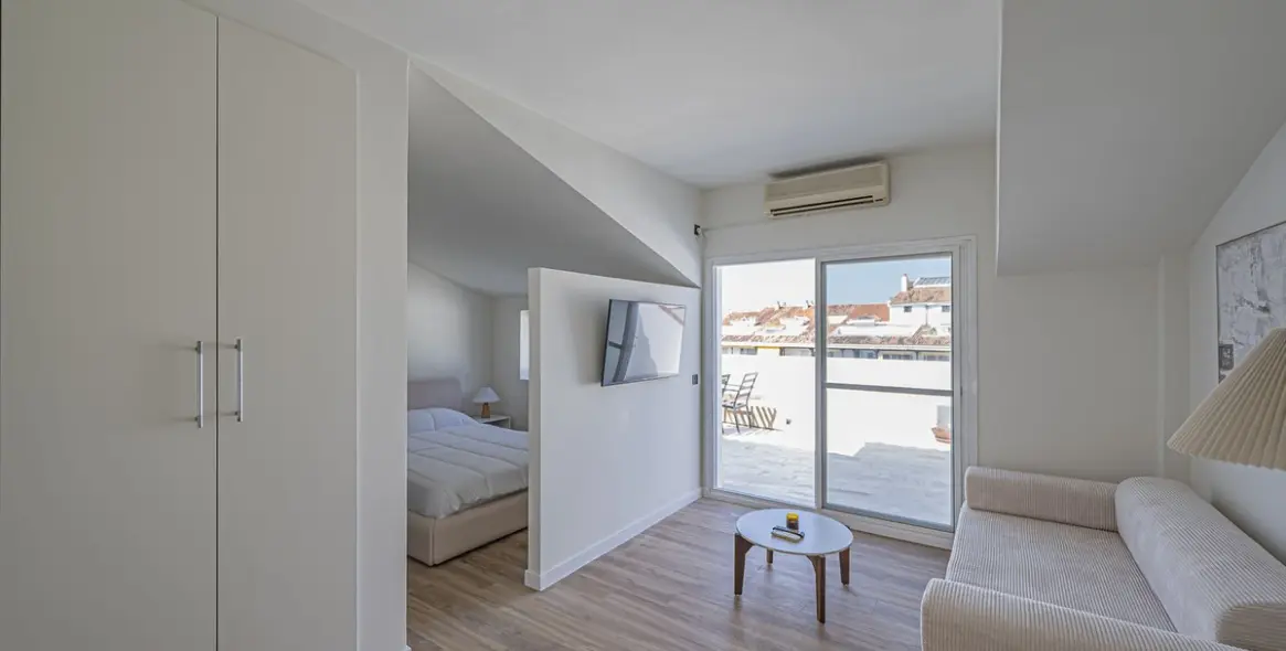 Sale of penthouse in The Golden Mile 15