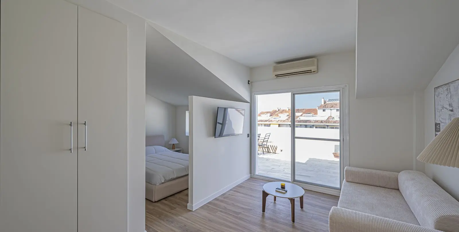 Sale of penthouse in The Golden Mile 15