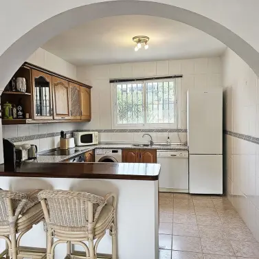Sale of middle floor apartment in Calahonda