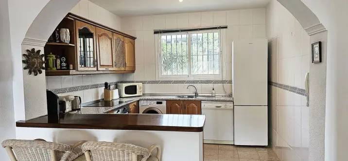 Sale of middle floor apartment in Calahonda 1