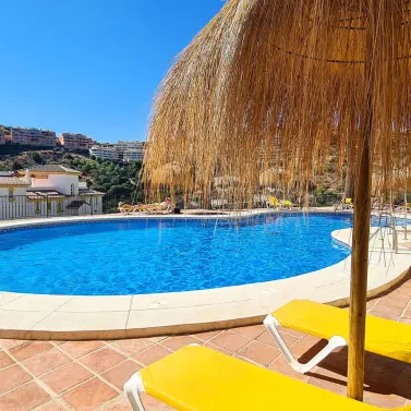 Sale of middle floor apartment in Calahonda