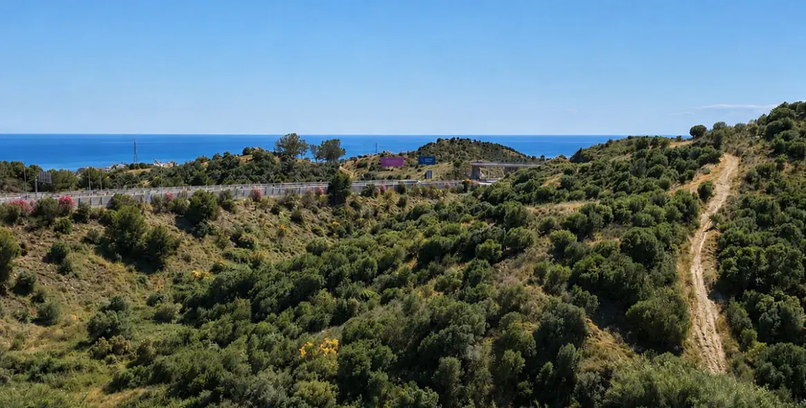 Sale of middle floor apartment in Calahonda 16