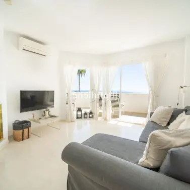 Sale of middle floor apartment in Calahonda