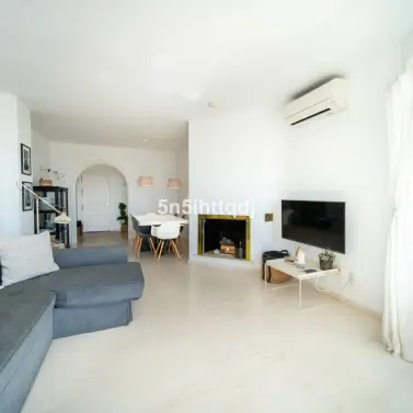 Sale of middle floor apartment in Calahonda