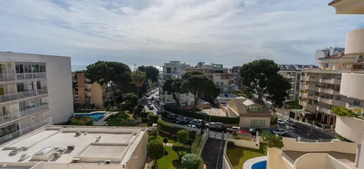 Sale of middle floor apartment in Benalmadena 0