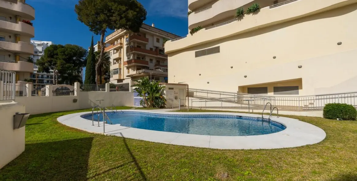 Sale of middle floor apartment in Benalmadena 11