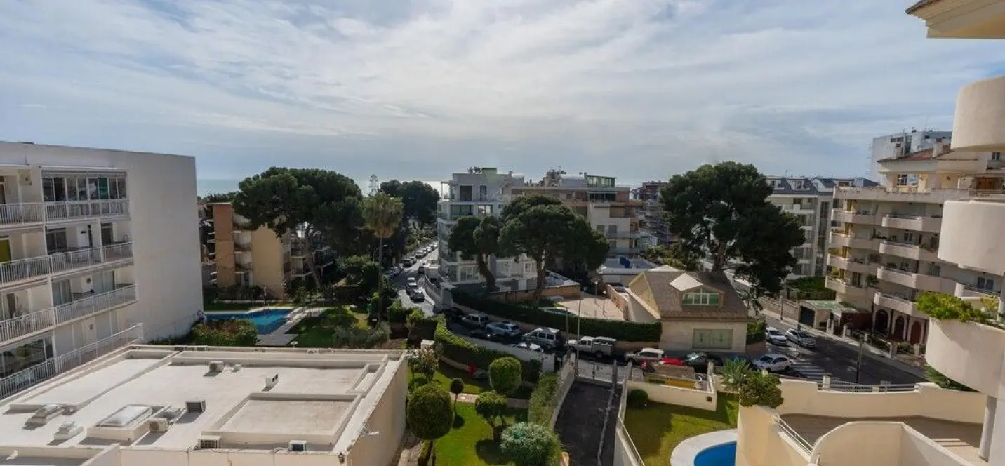 Продажа апартаментов на среднем этаже в Benalmadena 0