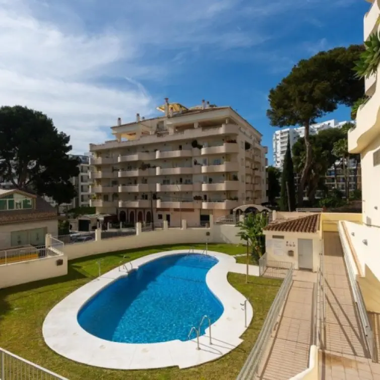 Продажа апартаментов на среднем этаже в Benalmadena