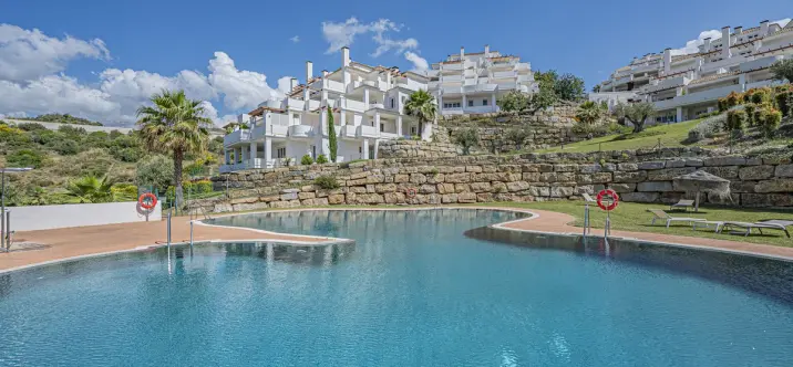 Sale of ground floor apartment in Nueva Andalucía 0