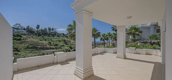 Sale of ground floor apartment in Nueva Andalucía 1