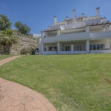 Sale of ground floor apartment in Nueva Andalucía