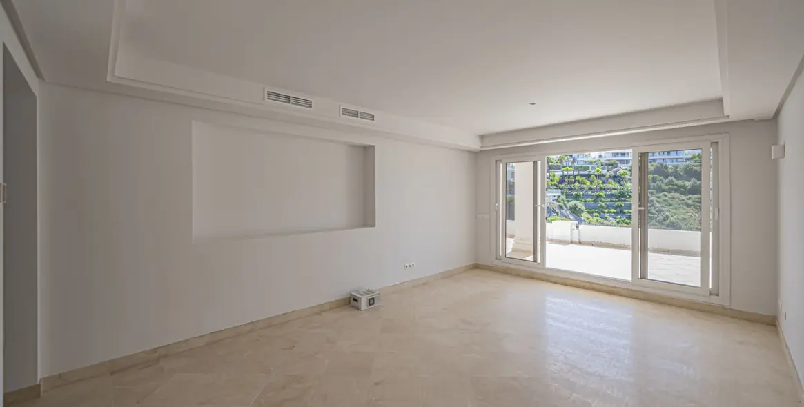 Sale of ground floor apartment in Nueva Andalucía 5