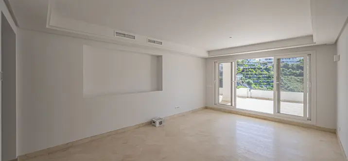 Sale of ground floor apartment in Nueva Andalucía 4