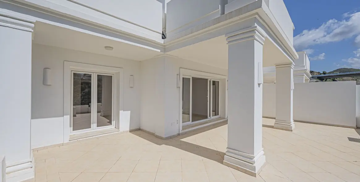 Sale of ground floor apartment in Nueva Andalucía 6