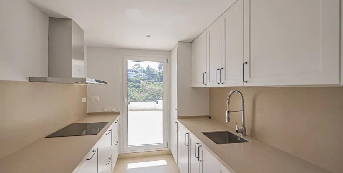 Sale of ground floor apartment in Nueva Andalucía 10