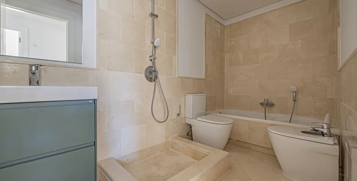 Sale of ground floor apartment in Nueva Andalucía 13