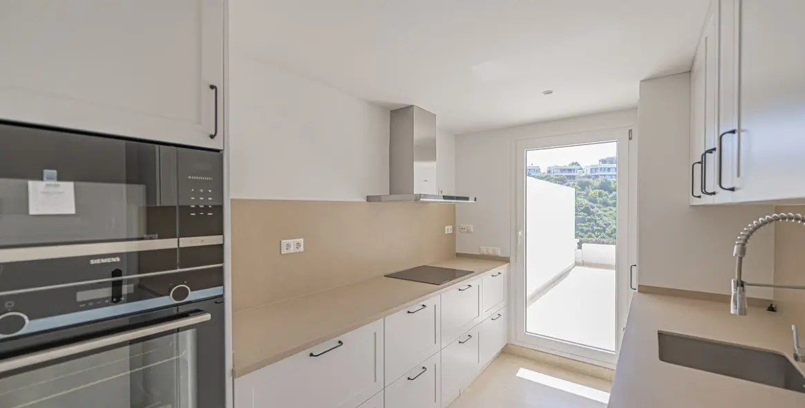 Sale of ground floor apartment in Nueva Andalucía 16