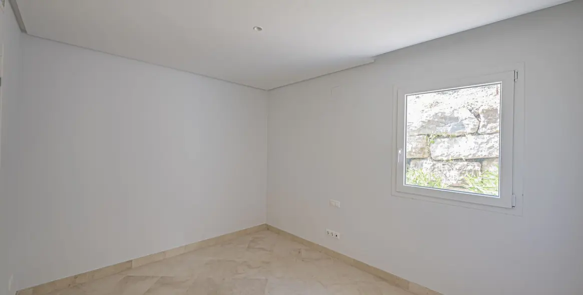 Sale of ground floor apartment in Nueva Andalucía 17