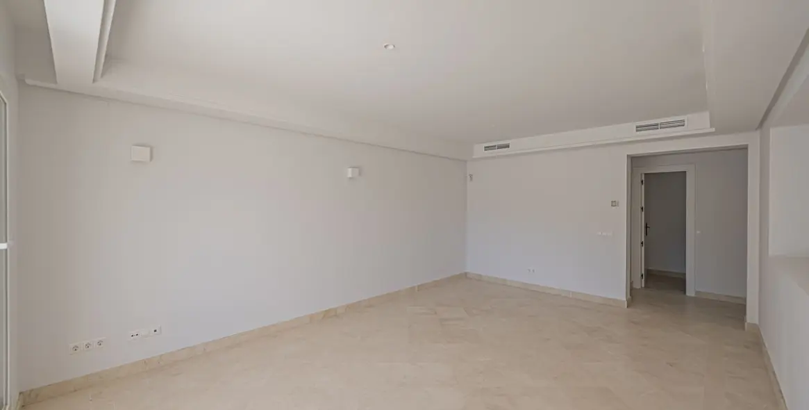Sale of ground floor apartment in Nueva Andalucía 20