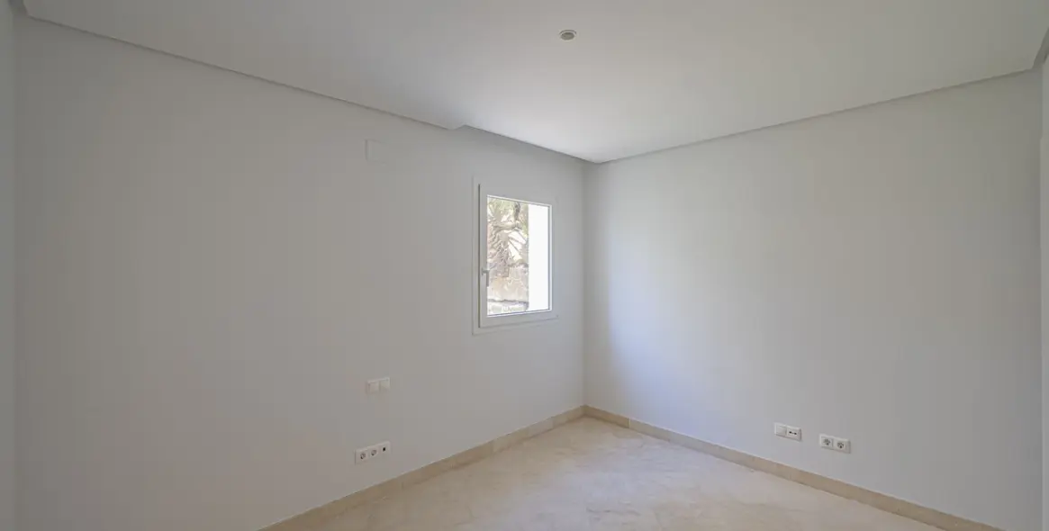 Sale of ground floor apartment in Nueva Andalucía 23