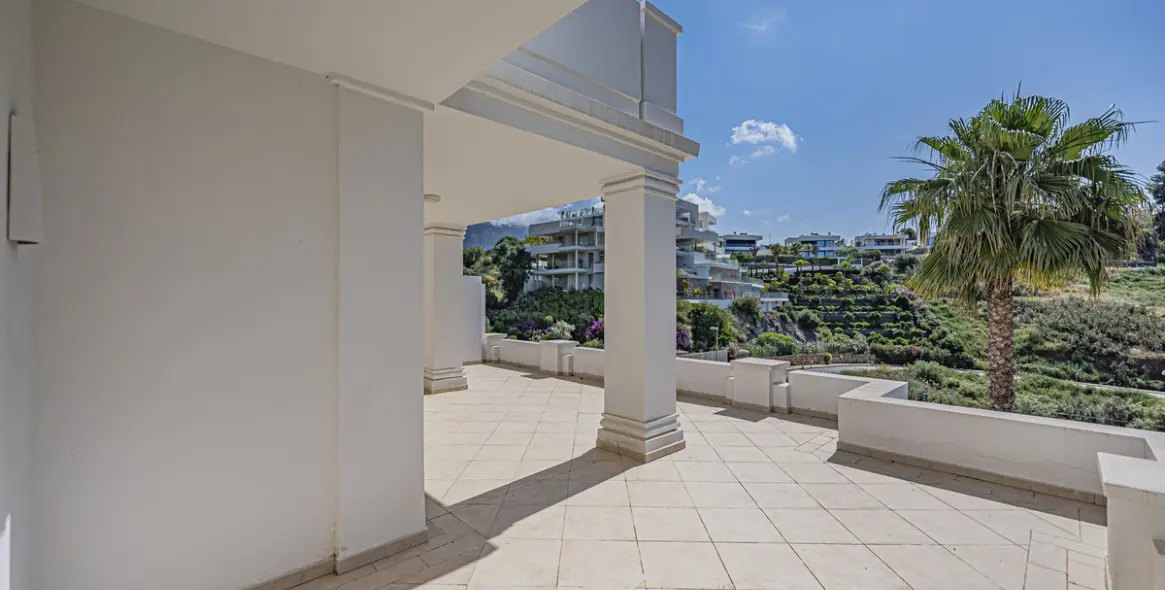 Sale of ground floor apartment in Nueva Andalucía 25