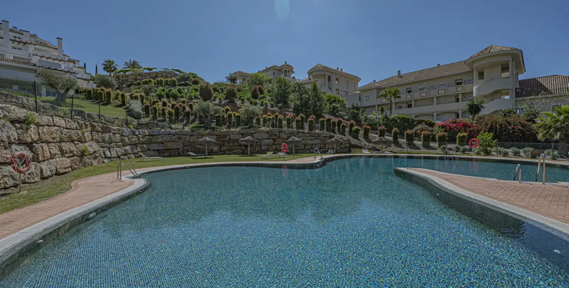 Sale of ground floor apartment in Nueva Andalucía 27