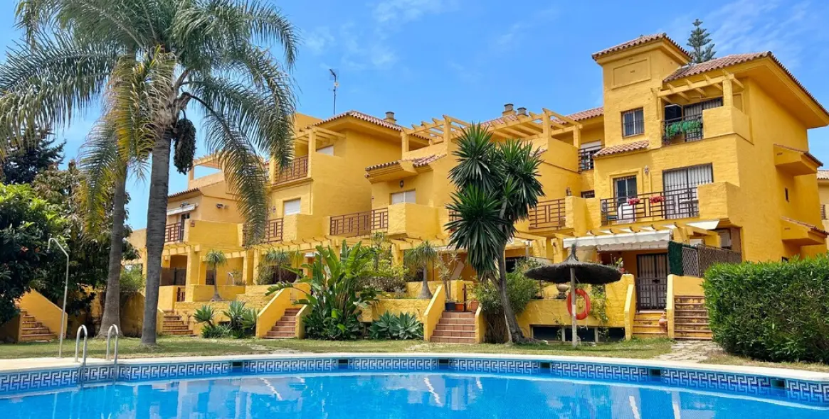 Sale of semi-detached house in Estepona 1