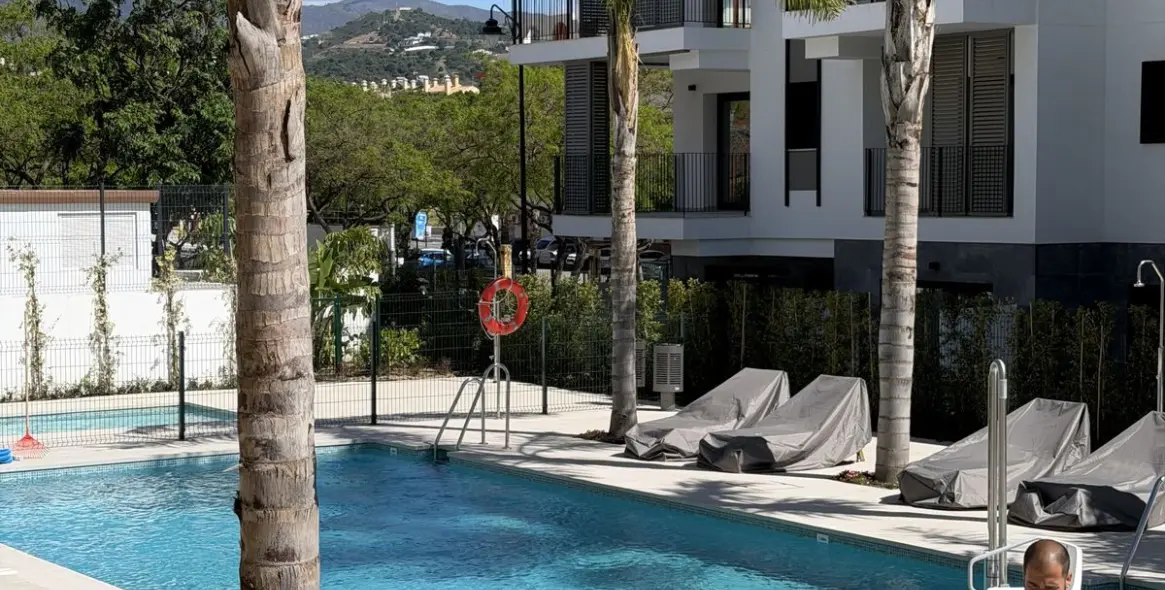 Sale of ground floor apartment in Estepona 16