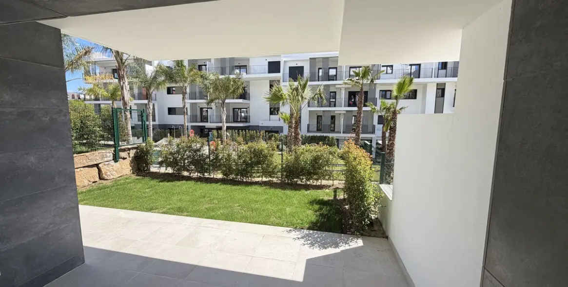 Sale of ground floor apartment in Estepona 23