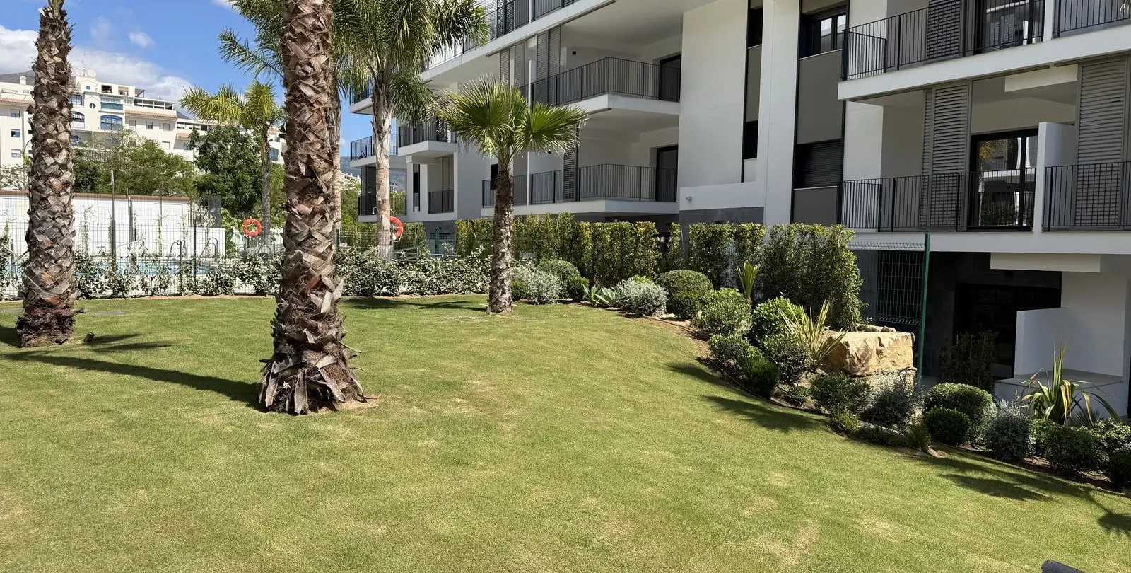 Продажа апартаментов на первом этаже в Estepona 45