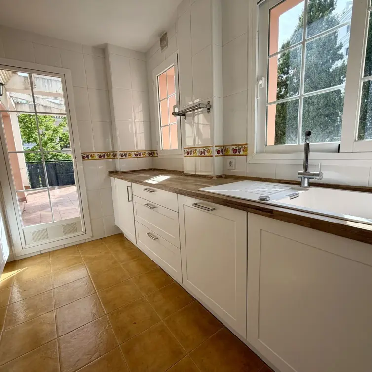 Sale of penthouse in Nueva Andalucía