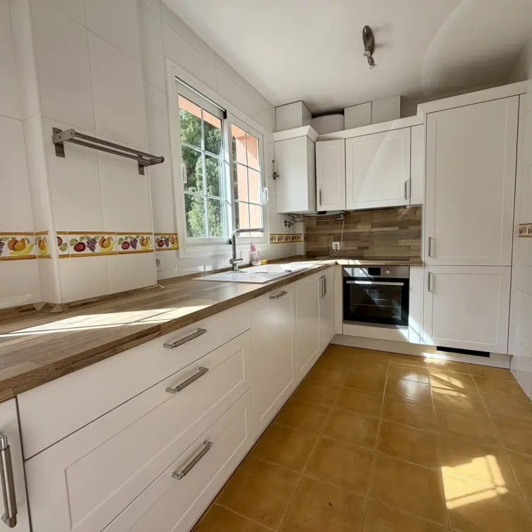 Sale of penthouse in Nueva Andalucía