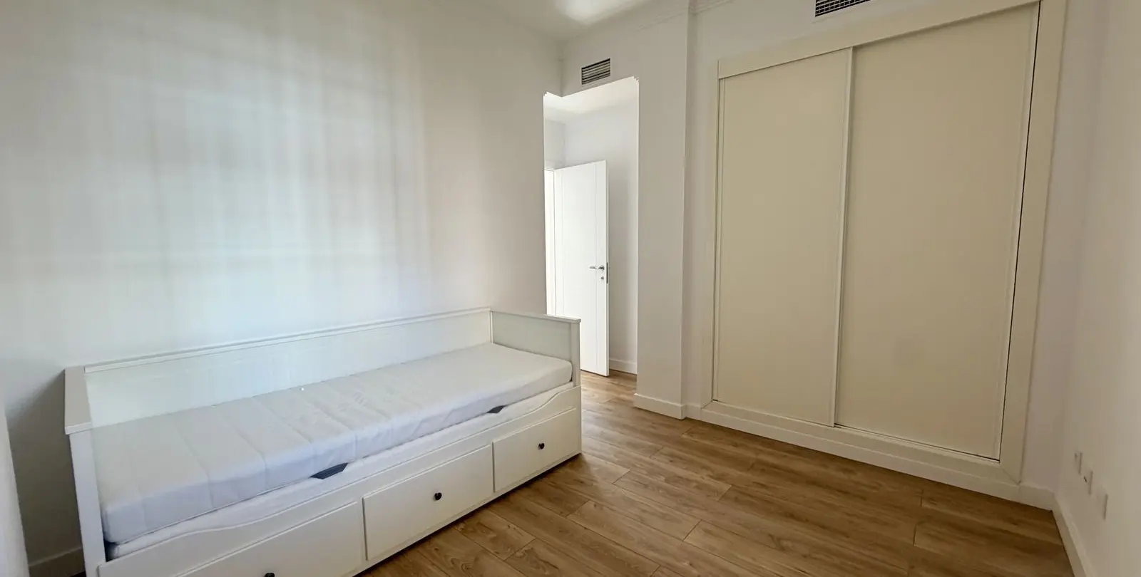Sale of penthouse in Nueva Andalucía 11