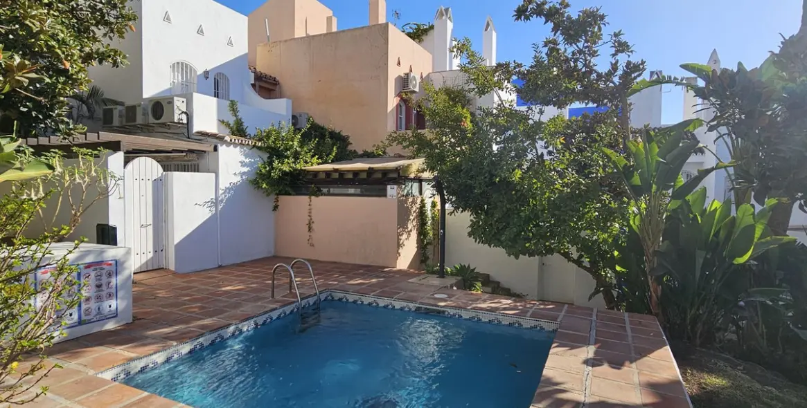 Sale of townhouse in Nueva Andalucía 1