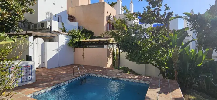 Sale of townhouse in Nueva Andalucía 0