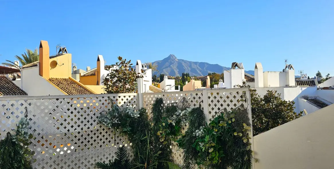 Sale of townhouse in Nueva Andalucía 19