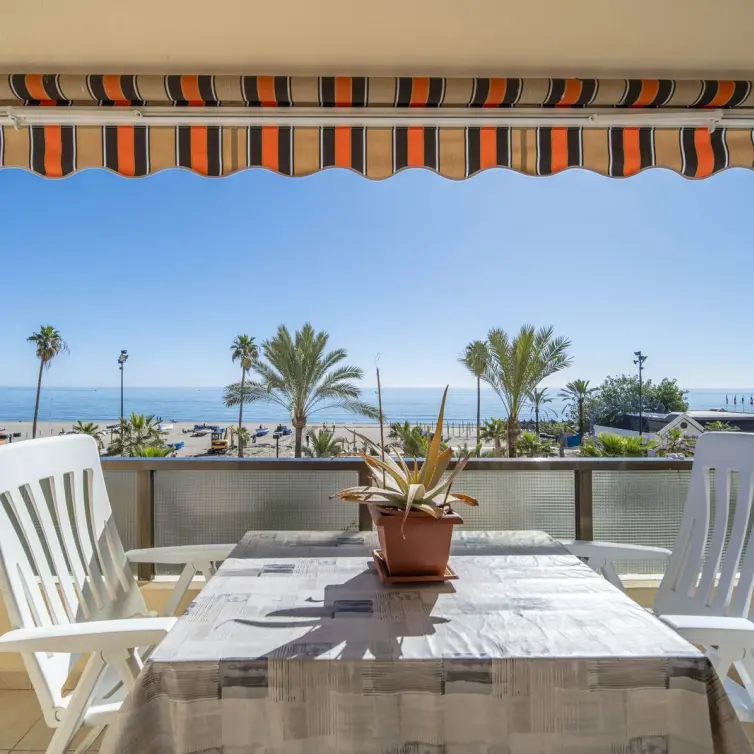 Sale of middle floor apartment in Fuengirola