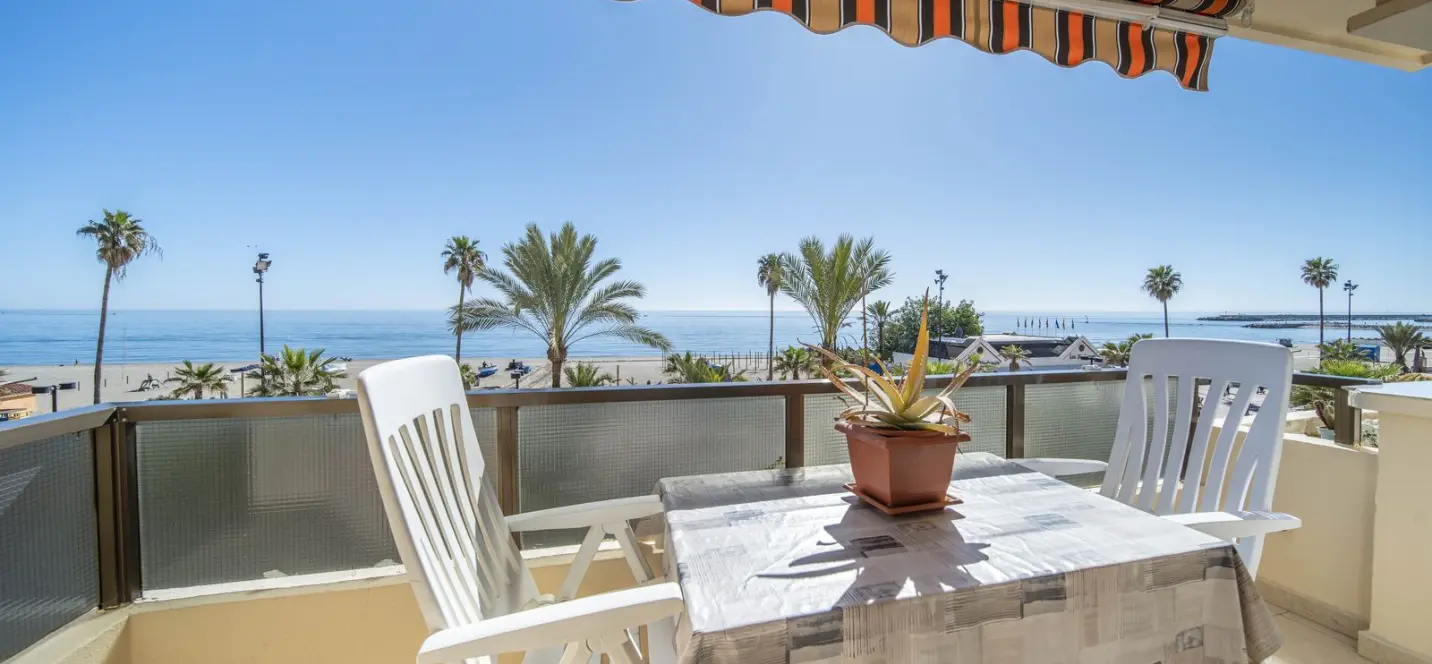 Sale of middle floor apartment in Fuengirola 1